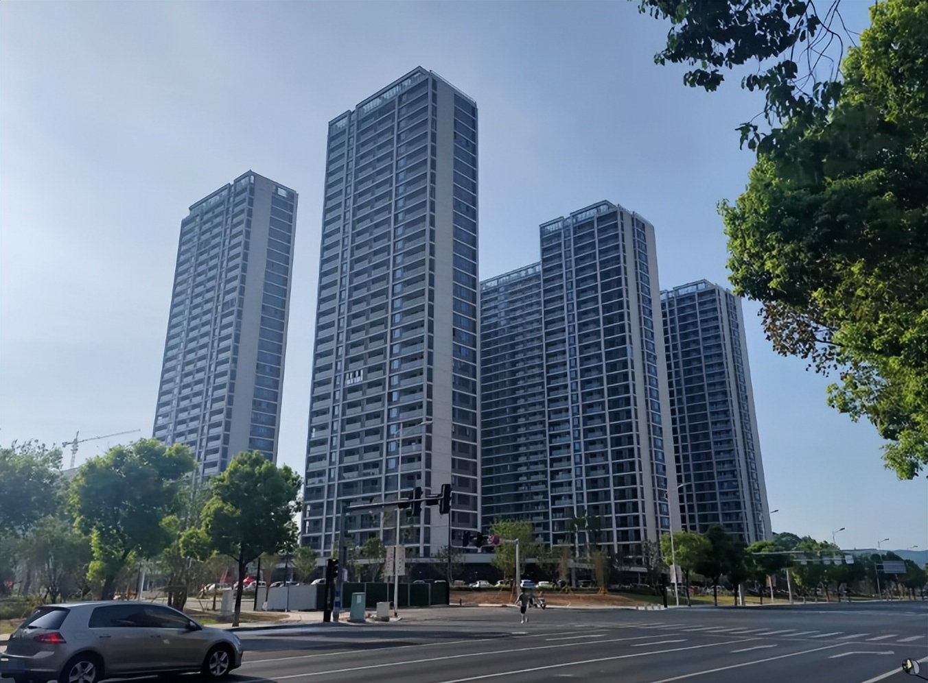 安置房质量秒杀商品房,安置房铝板外立面