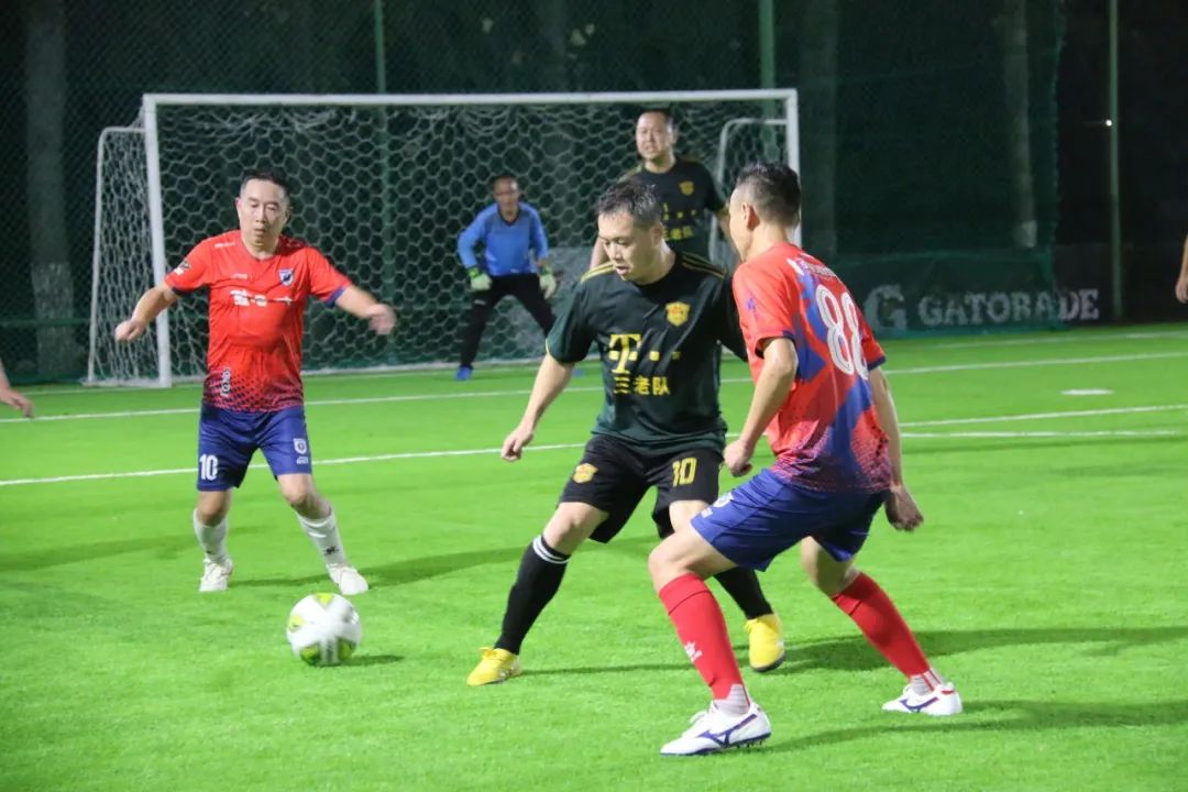 业余球员踢的球有多大力量,老年球员踢球