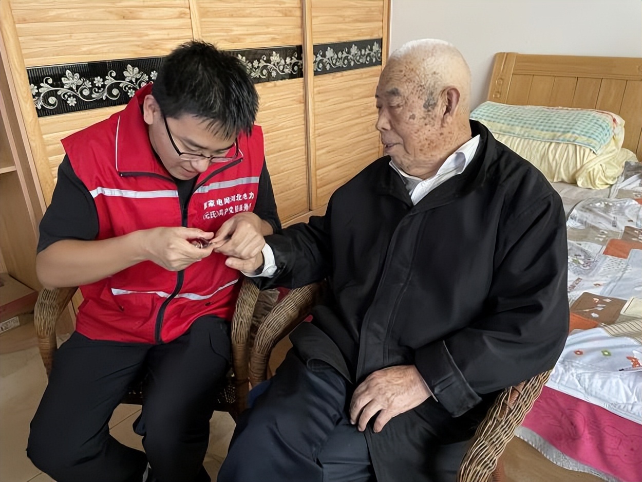 电网公司重阳节慰问离退休干部,电网重阳节
