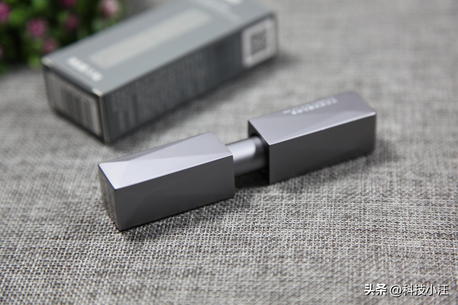 秋冬季节越来越干燥，男士护唇棒不仅要有型，更要有黑科技加持