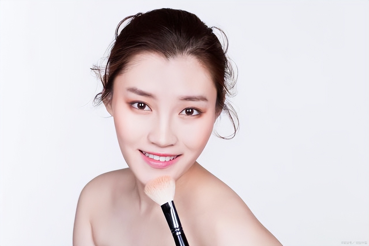 卸妆完脱皮泛红,正确的卸妆方法与步骤