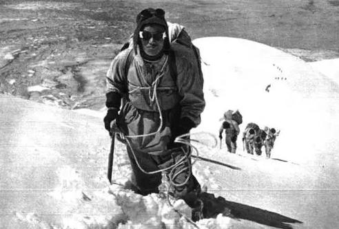 从截肢患癌到比肩姚明,还被吴京拍成电影,他是中国最牛的老头?