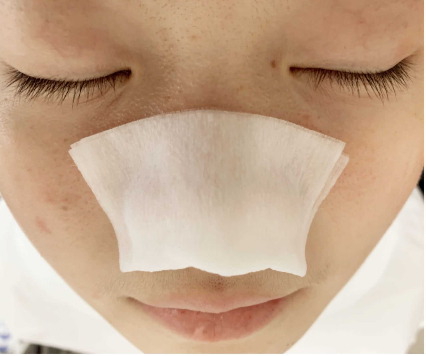 上完粉底液鼻子上有白点,涂粉底液后毛孔有白点点