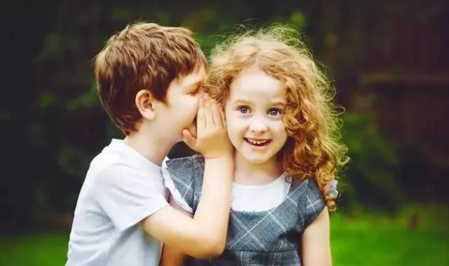 对语言障碍的小孩进行教育干预,矫正语言发音障碍的方法有