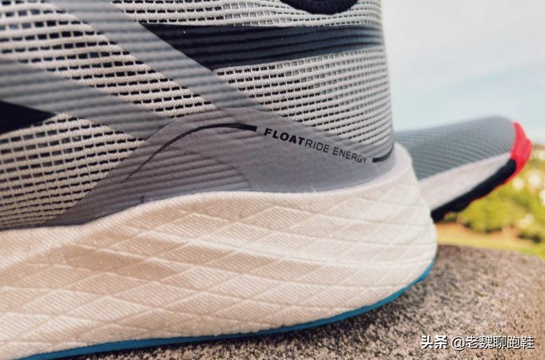 轻便超软跑鞋推荐排行榜,脚感偏软又好看又便宜的跑鞋