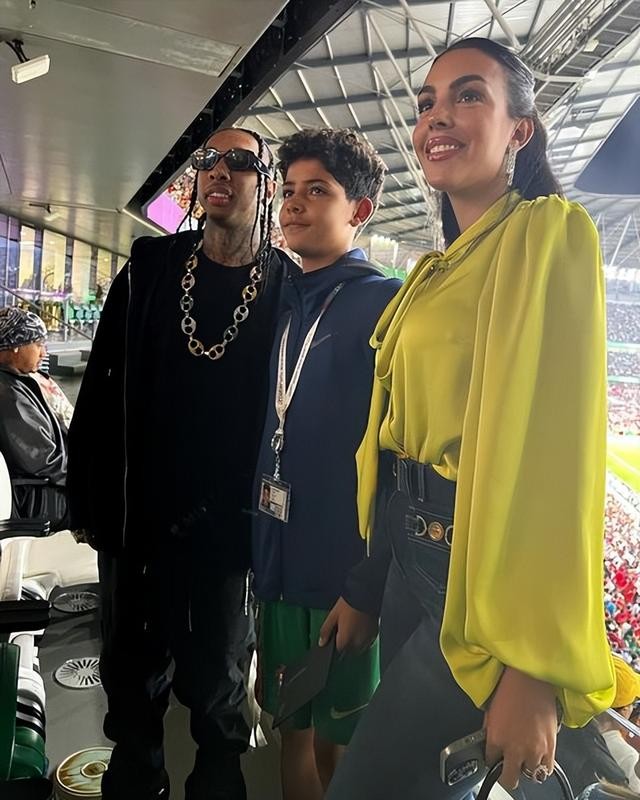 c罗的未婚妻子,c罗女友戴500万婚戒