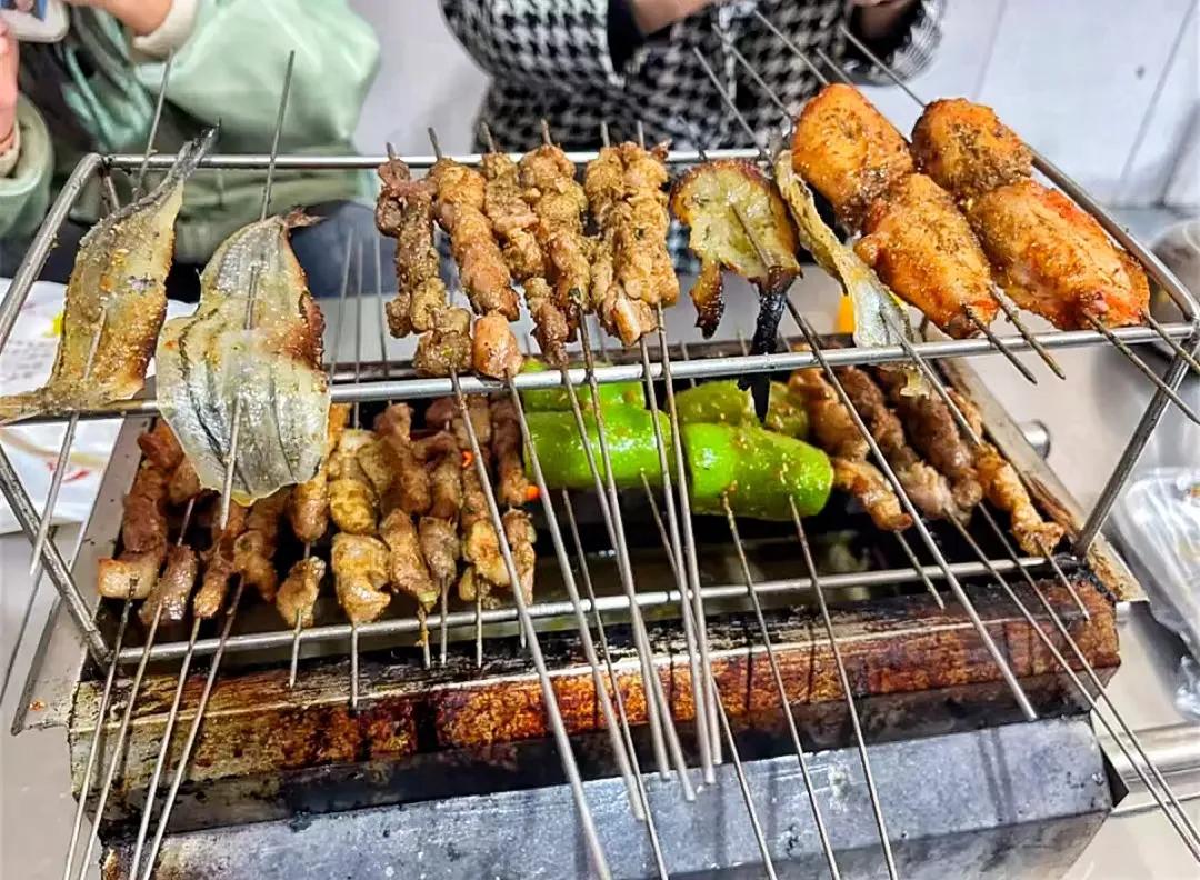 淄博400万人化身“店小二”，卫生间放“肠炎宁片”，香到快撑死