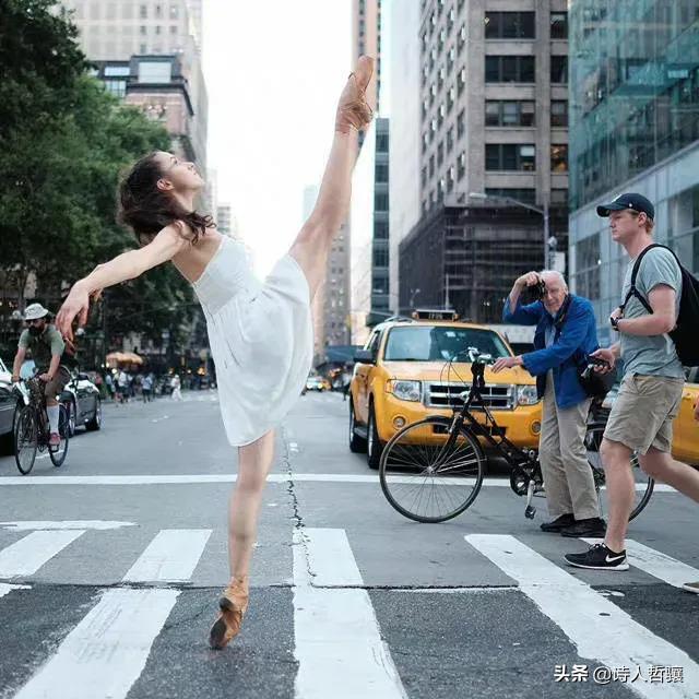 轻歌曼舞原创诗句,现代诗副歌