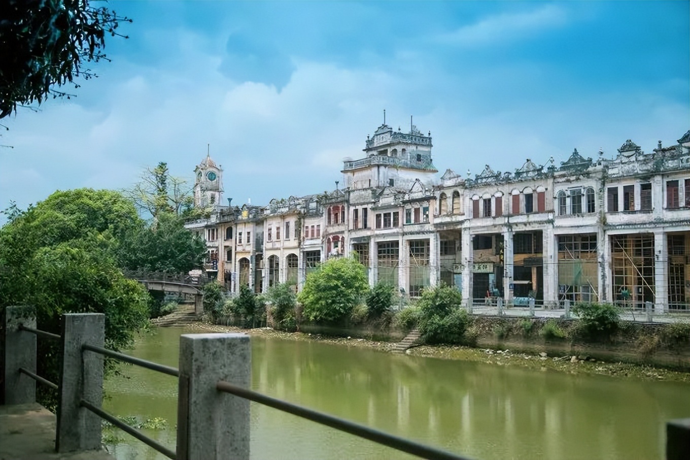 开年《狂飙》的江门，为什么传统且洋气？