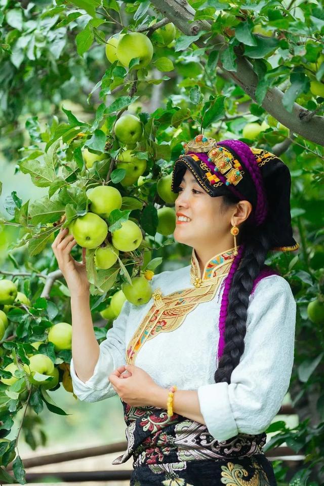 四川女孩嫁藏族小伙放弃百万年薪,四川女孩嫁甘肃农村视频