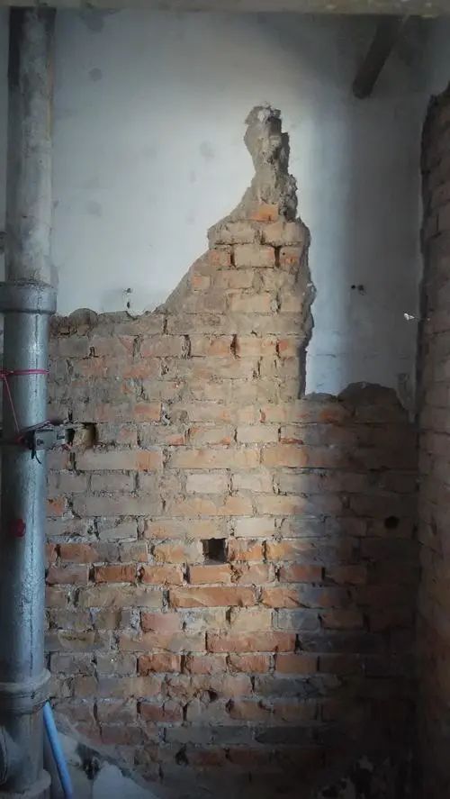 每到秋天，手和腿上就会出现各种干燥情况，还会脱皮，要怎么办？