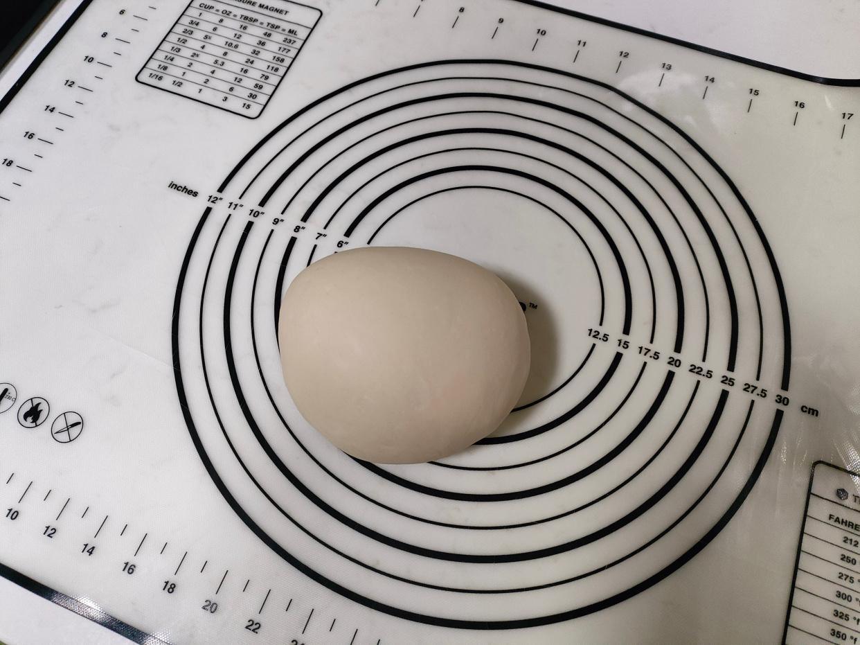 香喷喷的“足球”馒头来了，好吃又好玩，网友：不知从哪里下口？