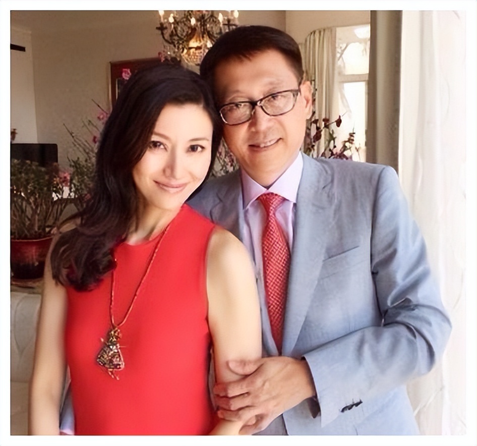 李嘉欣何超琼最近消息,何超琼梁安琪李嘉欣