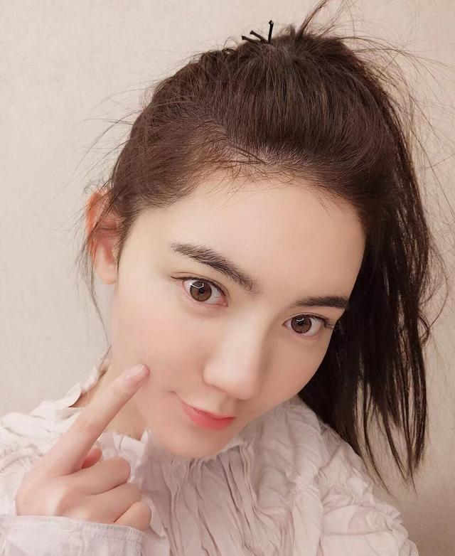 为什么涂完护肤品非常黏腻,护肤品吸收了好还是有粘腻感好