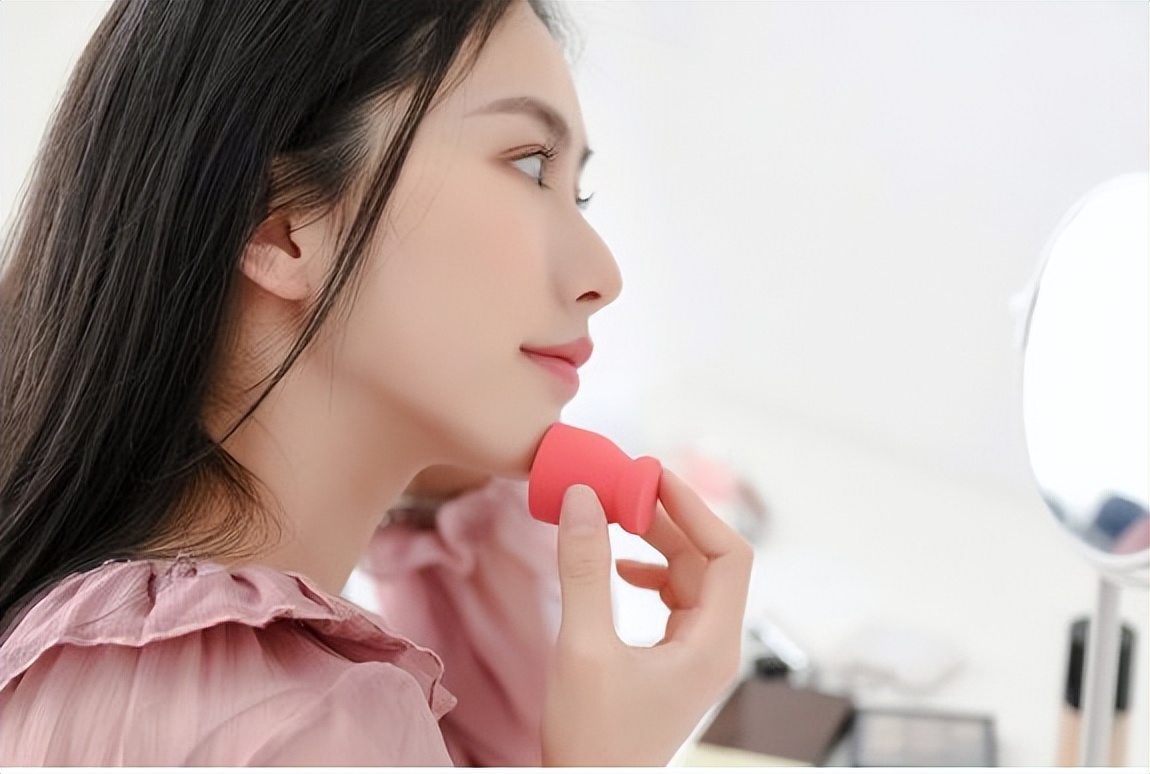 50个好用的化妆技巧视频,5个化妆小技巧一整天不脱妆