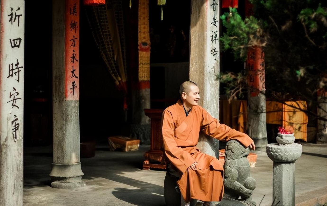 释明心放弃铁饭碗出家,最帅和尚释明心放弃铁饭碗