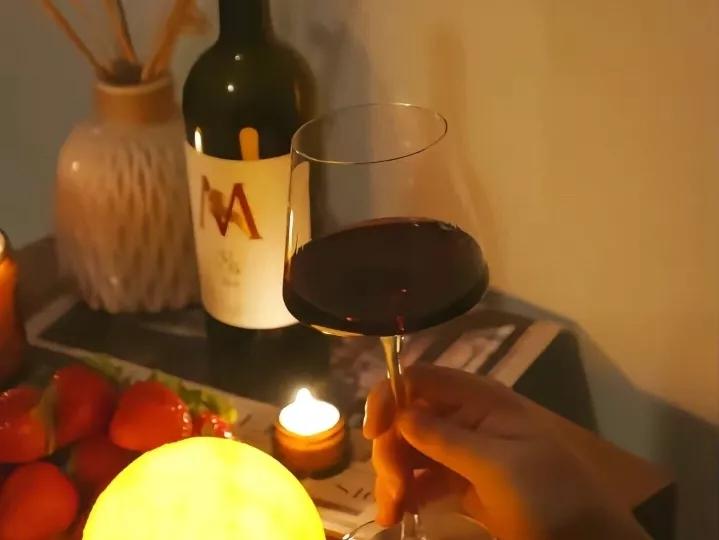 情绪不好想喝酒的文案,适合喝酒时发的高级文案酒话人生