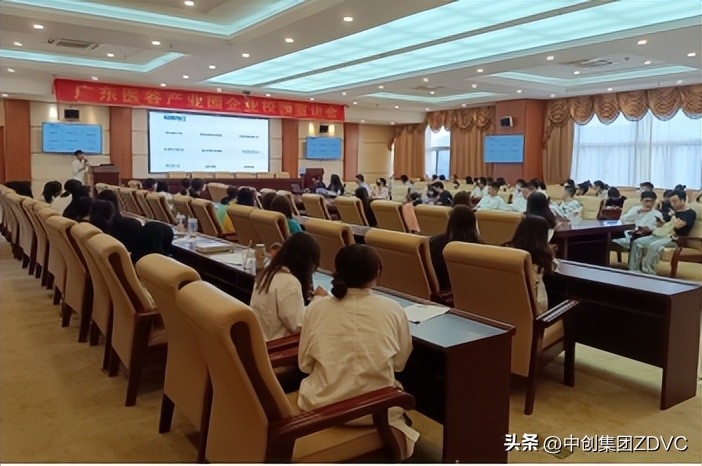 涓垱浜ф湇,涓垱浜ф湇闆嗗洟