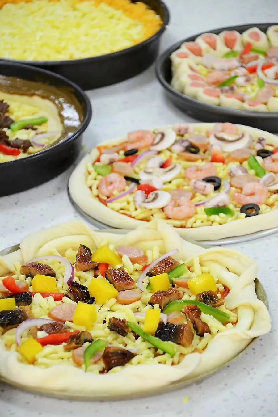 做披萨饼胚时总开裂,披萨饼皮硬是什么原因