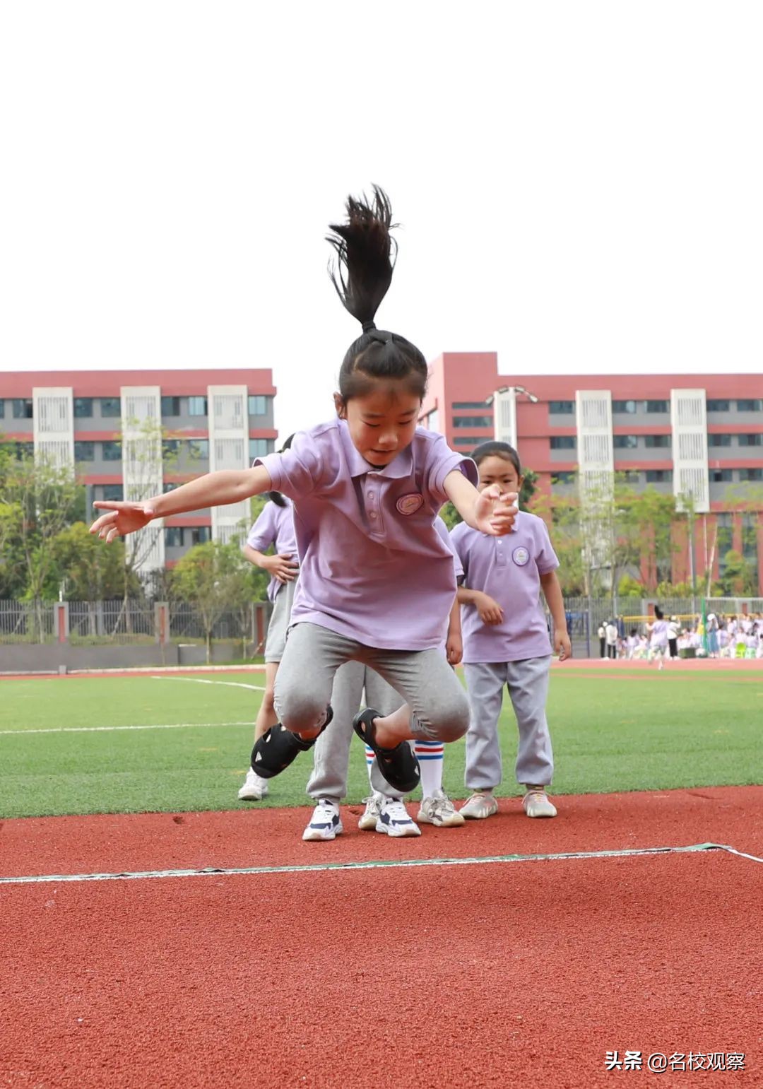 中考立定跳远女生评分标准2022,四年级女生立定跳远如何拿第一名