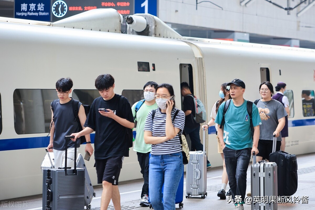 铁路部门：非营业时段不开放，请铁总不要让群众在炎炎夏日受苦！