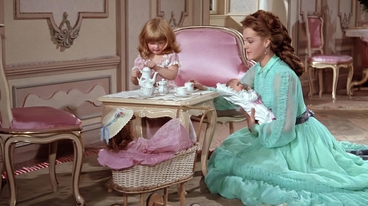 茜茜公主：17岁嫁入王室，长女早夭，独子为爱殉情，61岁香消玉殒