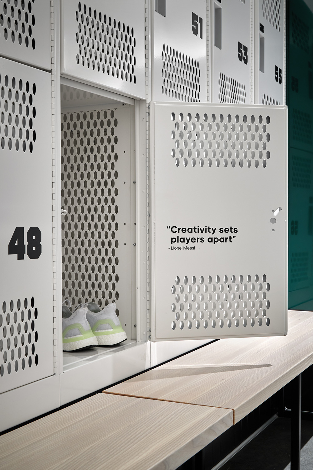 阿迪达斯adidas完美运动之选,adidas阿迪达斯陈列