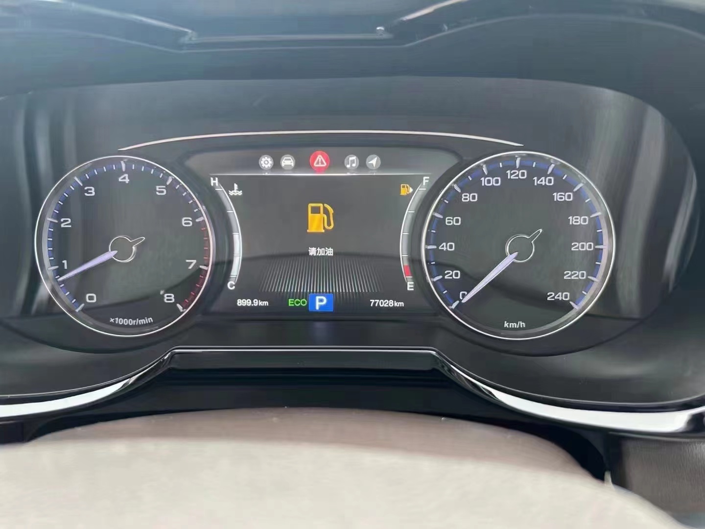 油表灯亮了才去加油会伤害油泵吗,加油的时候油表灯亮了怎么回事