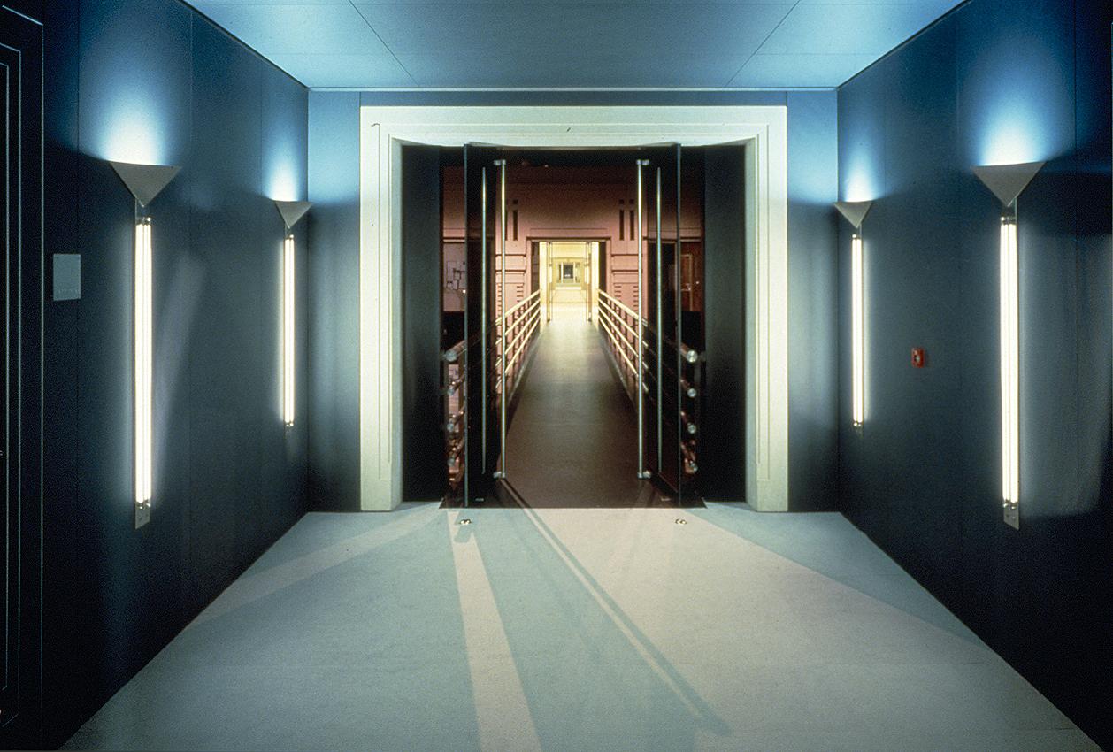 扔向俄罗斯的“金融*弹核**”SWIFT，它的总部是座怎样的建筑？