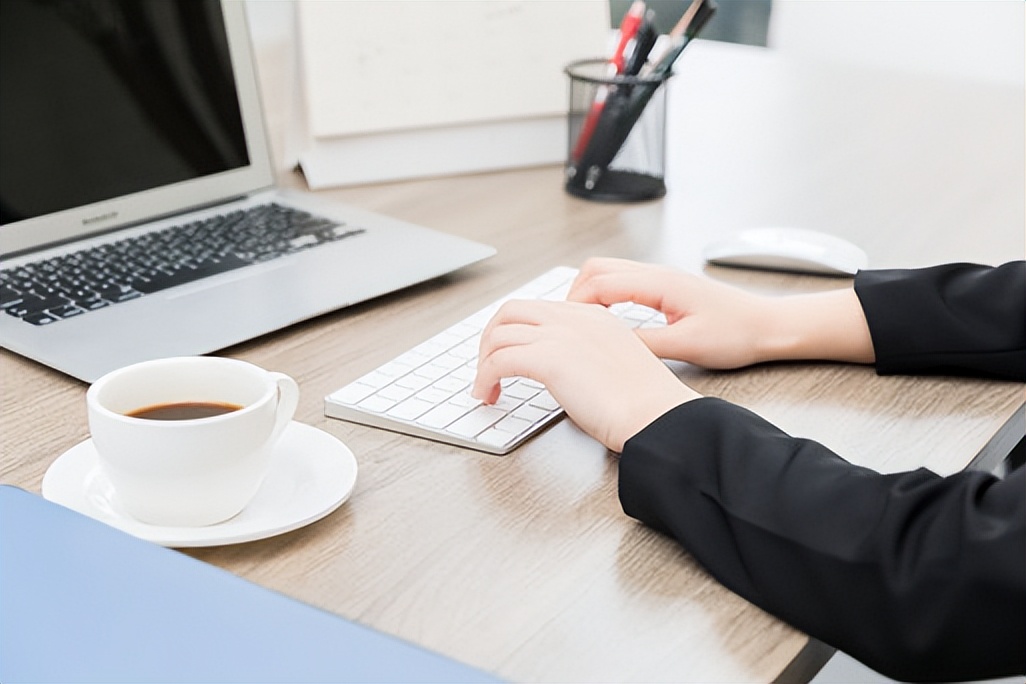五旬老汉冒充大师骗百名女子,五旬老汉自称得道高僧