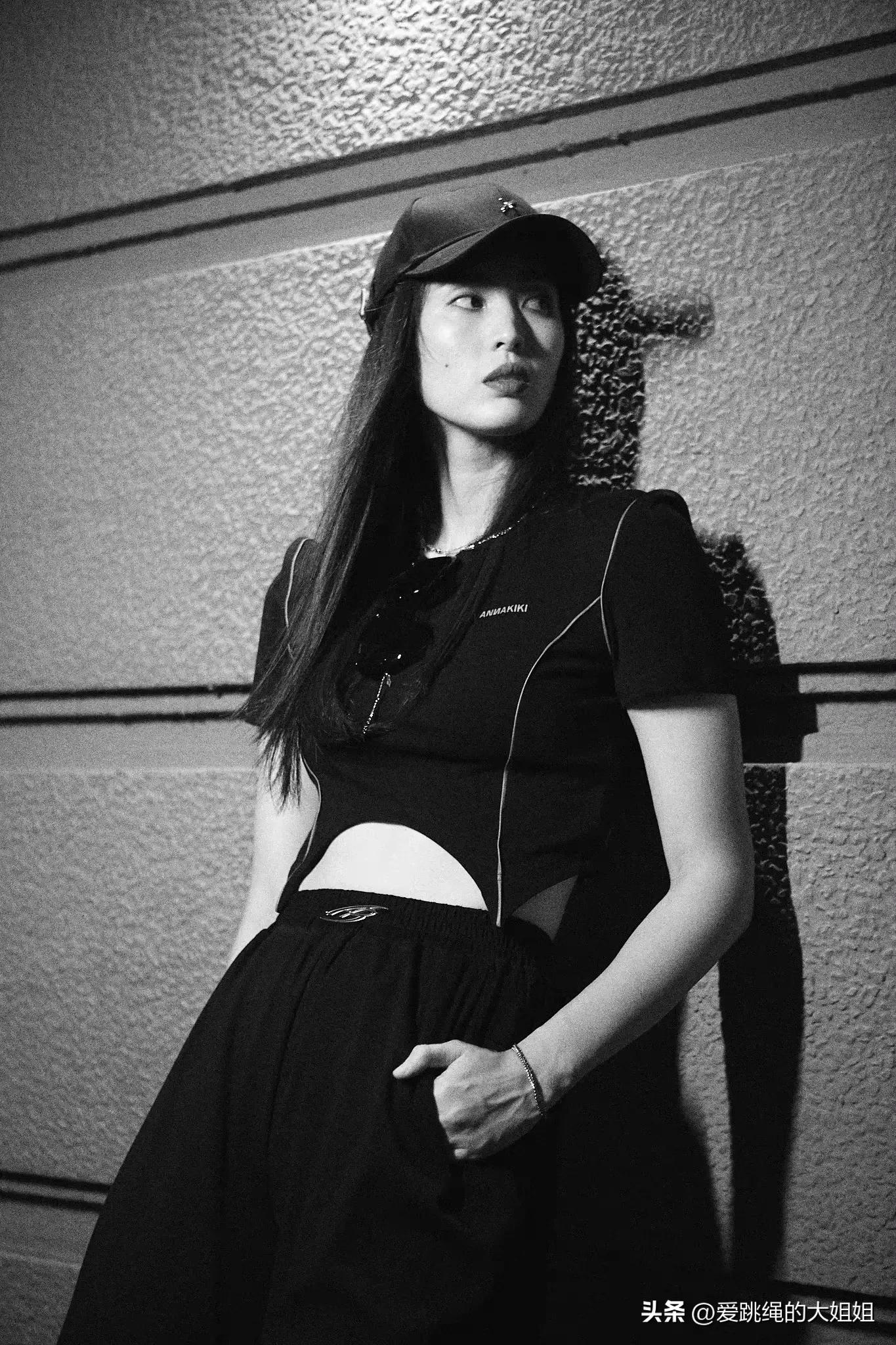 最美门将赵丽娜现身绿茵场,女足最美守门员赵丽娜