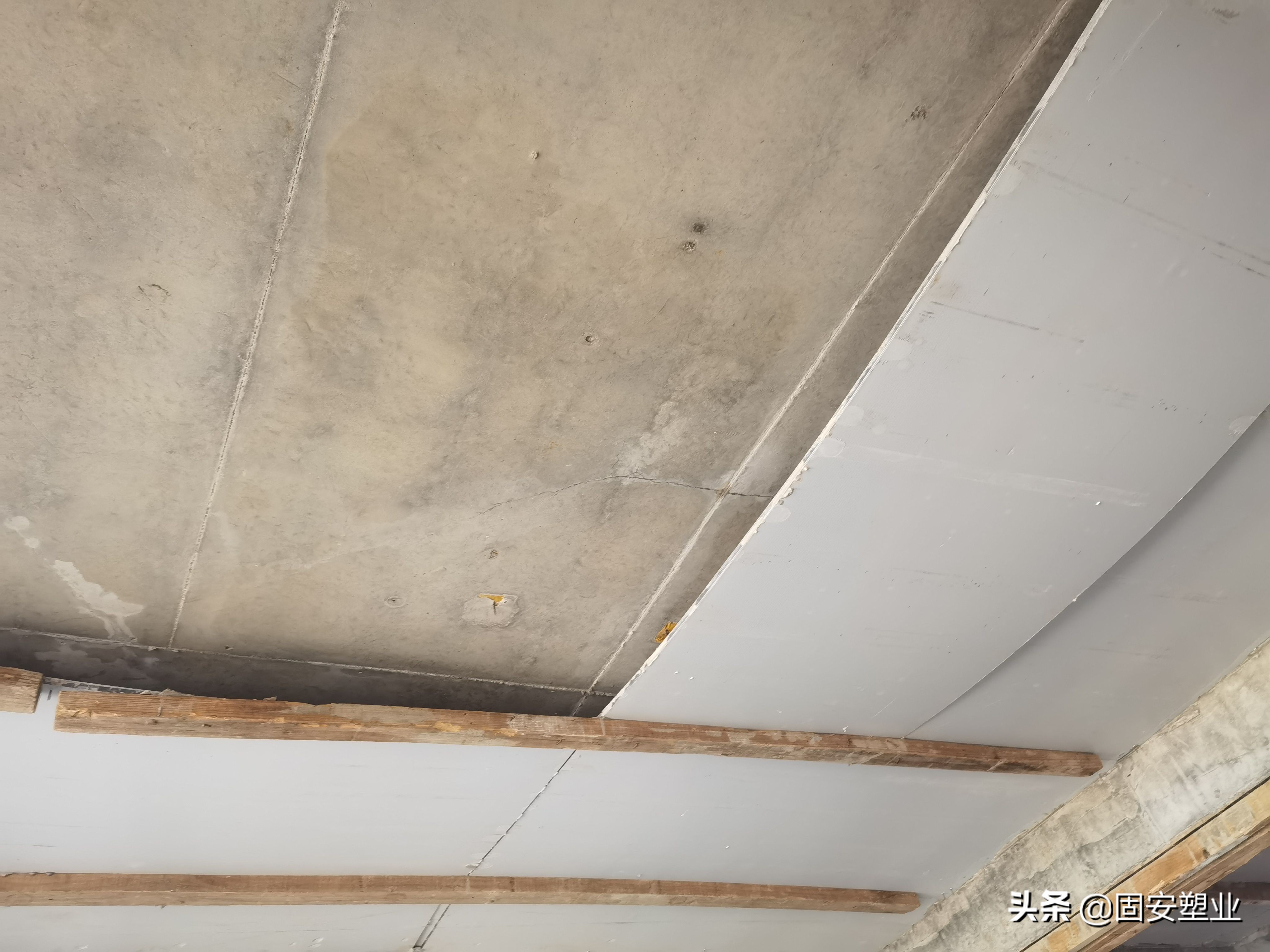 塑料建筑模板与pvc建筑模板的区别,塑料模板ppc和pvc哪个材质更好