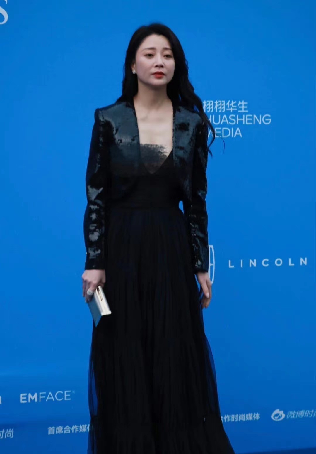 殷桃梅婷走红毯,梅婷与殷桃同框图片