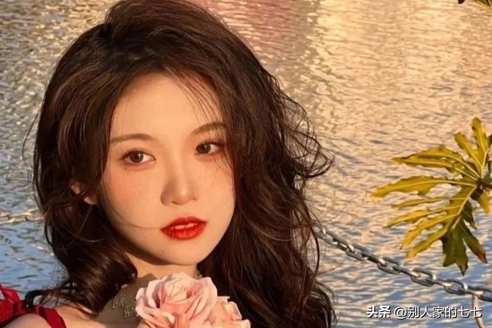 女人暗恋你才会有这5个行为表现,女人暗恋你才会有的表现