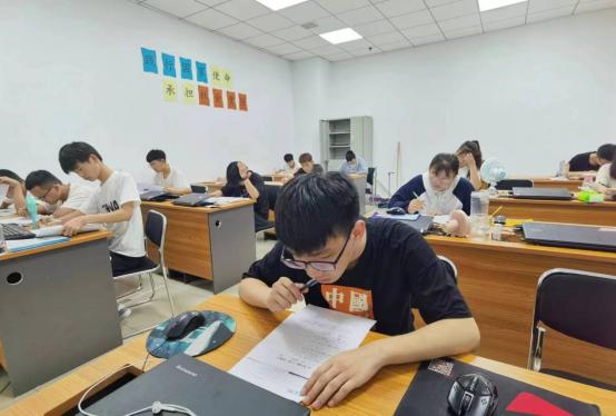 中考没考上上职高以后有出路吗,中考没考上高中读职高要什么条件