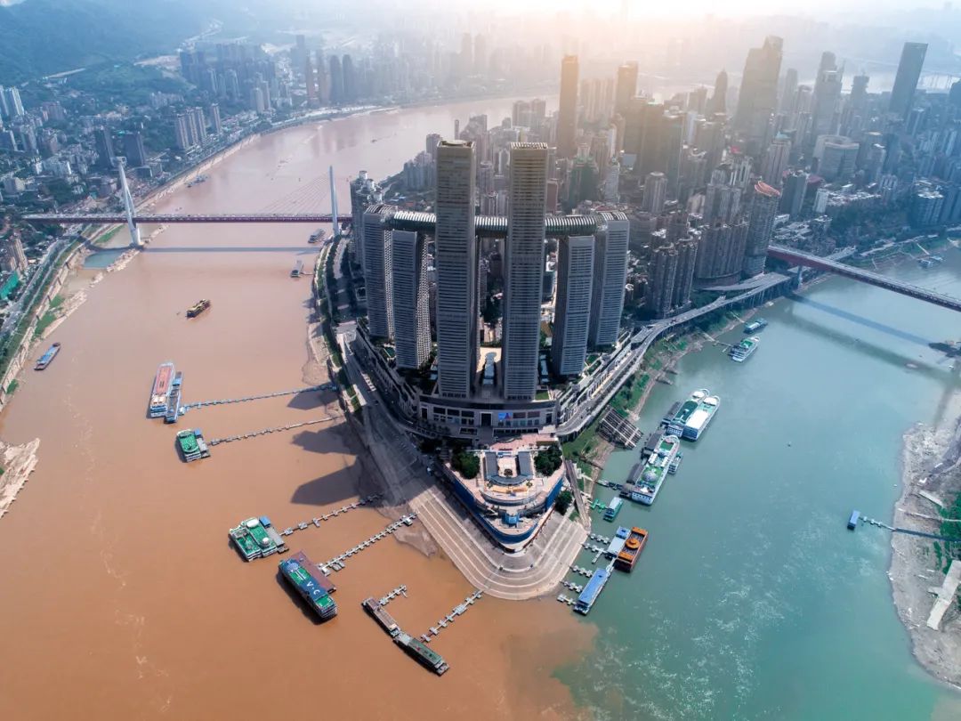 重庆话嗲里嗲气怎么说,重庆话怪里怪气的