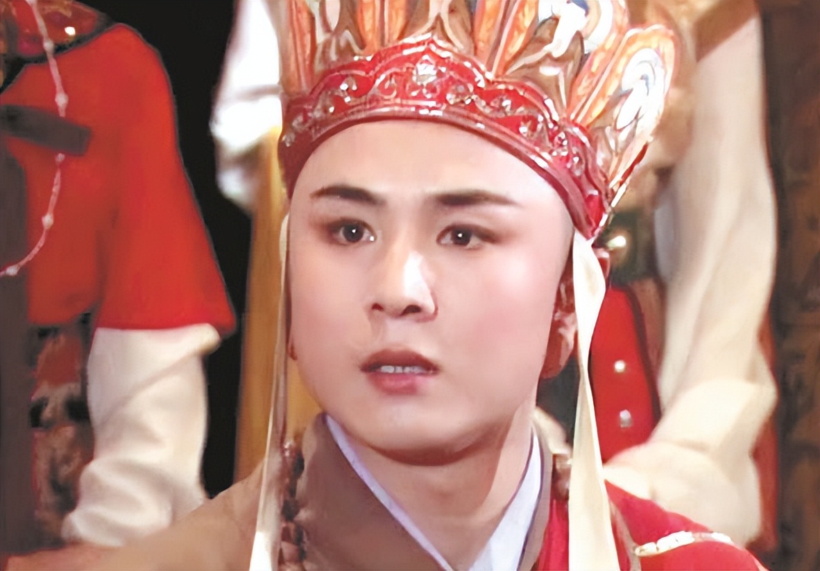 过气演员的窘况:县城忙走穴、直播用怪招,晚节不保,何必呢?