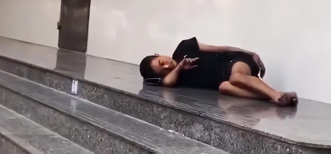 爬得越高摔得越惨的人,爬得越高越摔越惨