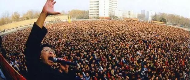 这届Chinese年轻人的English水平也太water了吧…