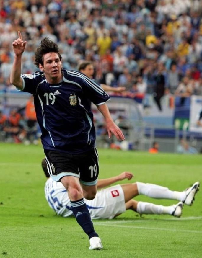 阿根廷两代球王被绝杀,公认的两个球王