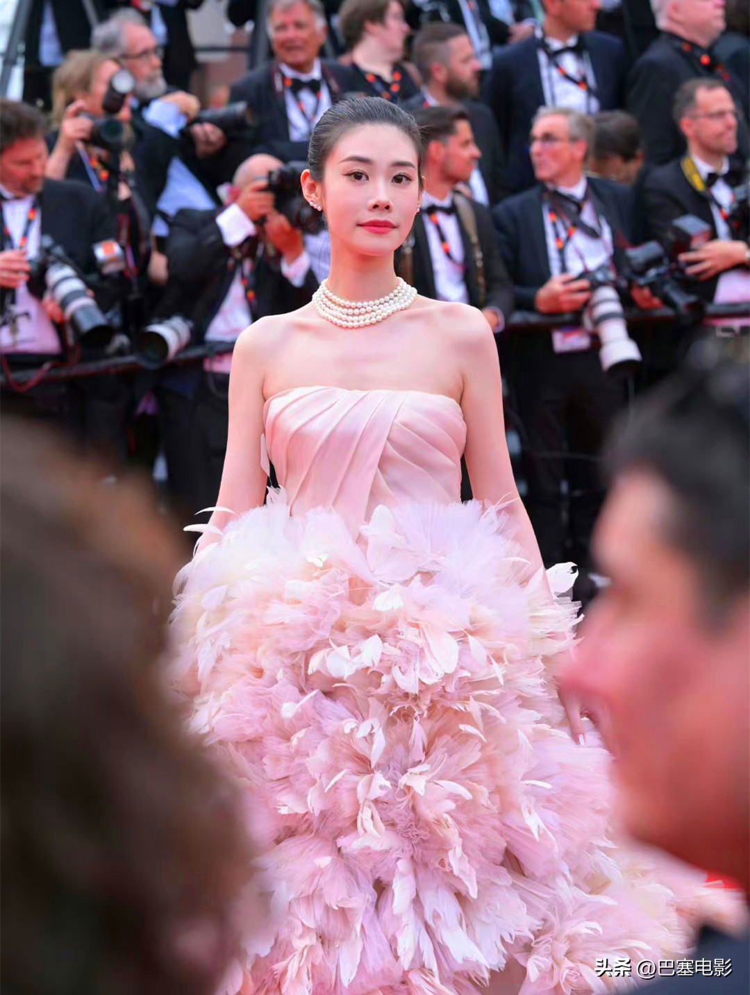 3万元就能走戛纳红毯，可对比巨星们的“顶级排面”，高下立判