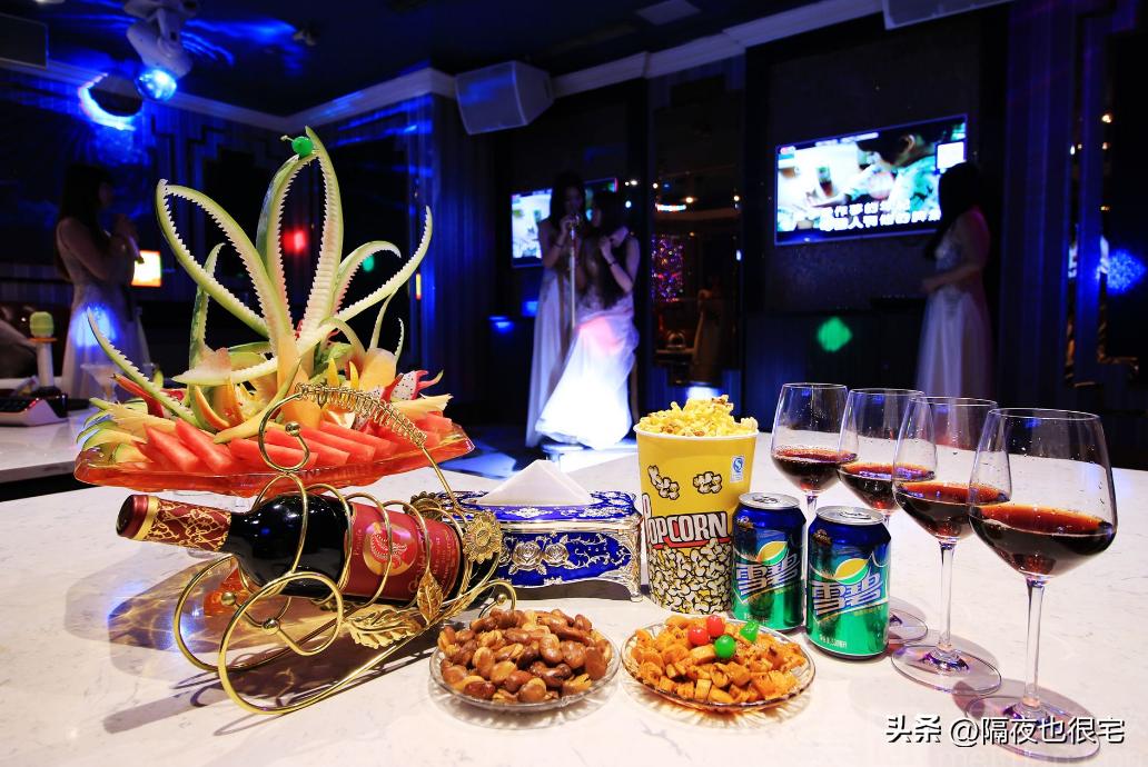 为什么很多ktv濒临倒闭,9年倒闭7万家年轻人抛弃ktv