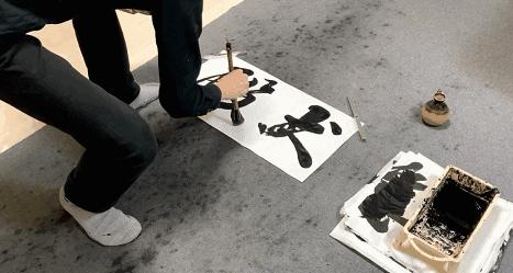 日本人花700万改造成狗,一个男子给狗建造25万的狗窝