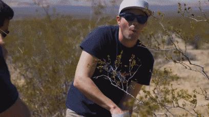 鸡蛋从100米高空落下怎样,鸡蛋怎样从高空中掉下来不碎