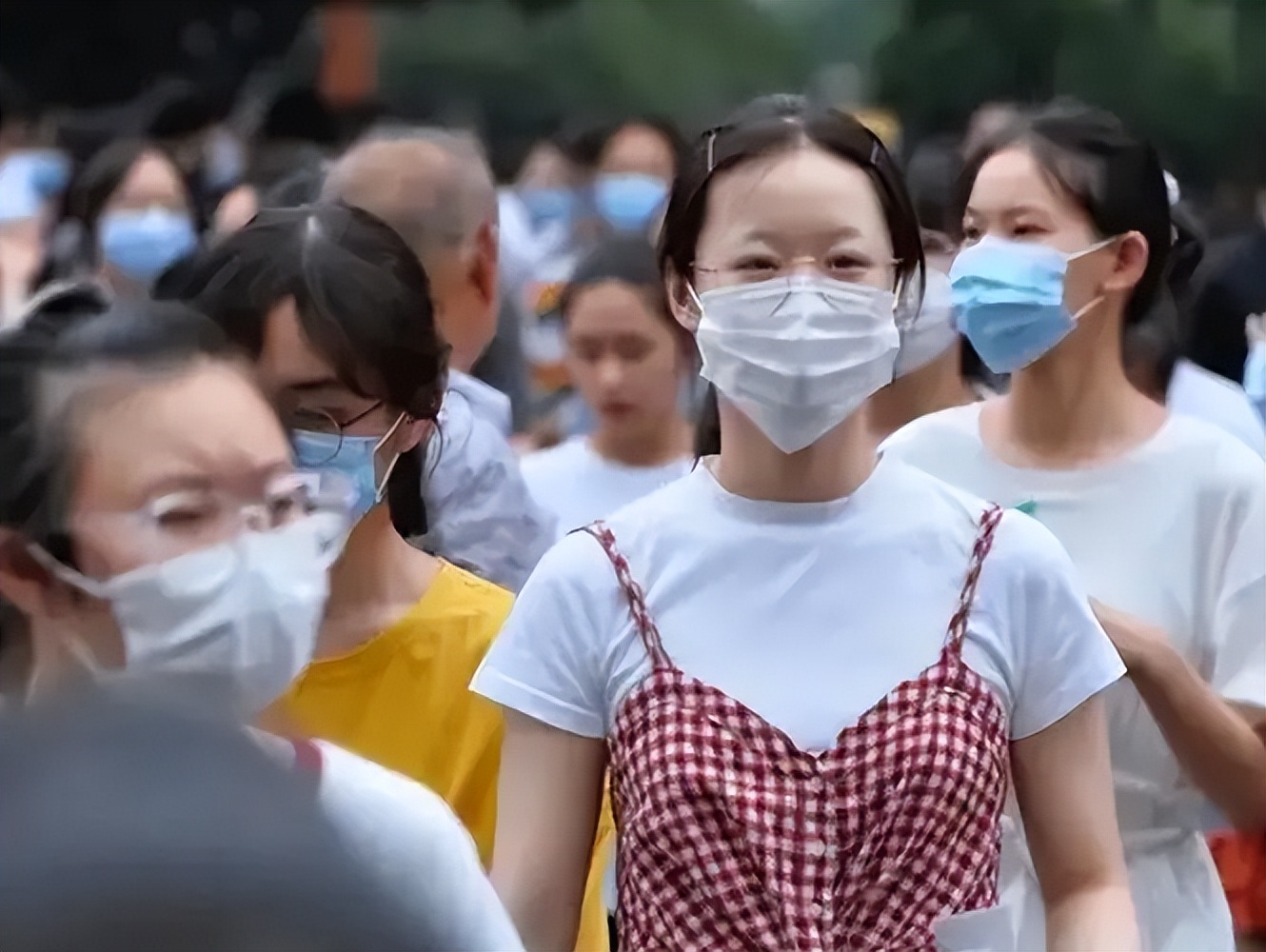 女生高考誓师发言遭网暴,高考誓师女孩现状