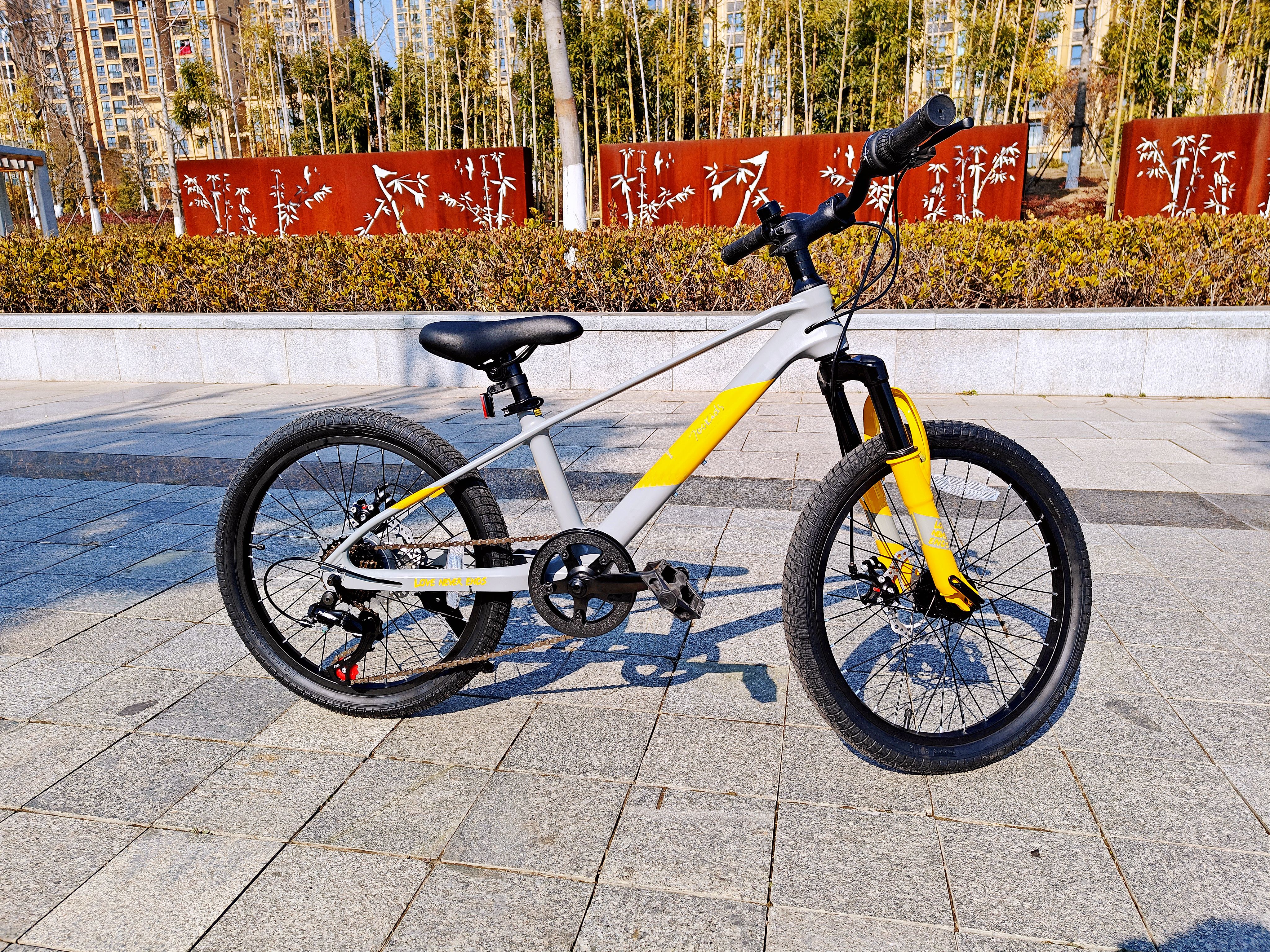 怎么样挑选一款适合儿童的自行车,儿童自行车选山地好还是选变速好