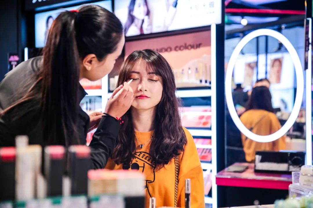 屈臣氏业绩提升方案,屈臣氏业绩下滑折射美妆渠道变局