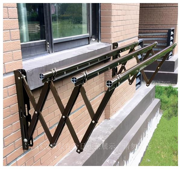 邻居在我家墙上装晾衣架怎么处理,家里阳台安装晾衣架被人说