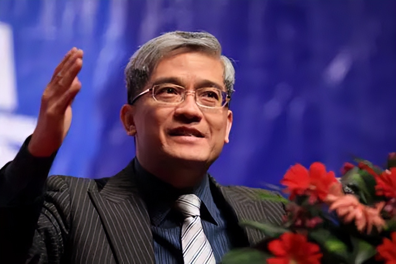 *咸平郎**：*养包**小31岁空姐，联合妻子夺回两套房，还要900万赔偿