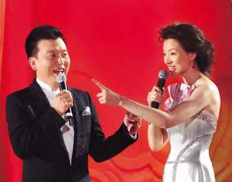 央视著名主持人张泽群深夜发文,主持人张泽群多大生儿子的